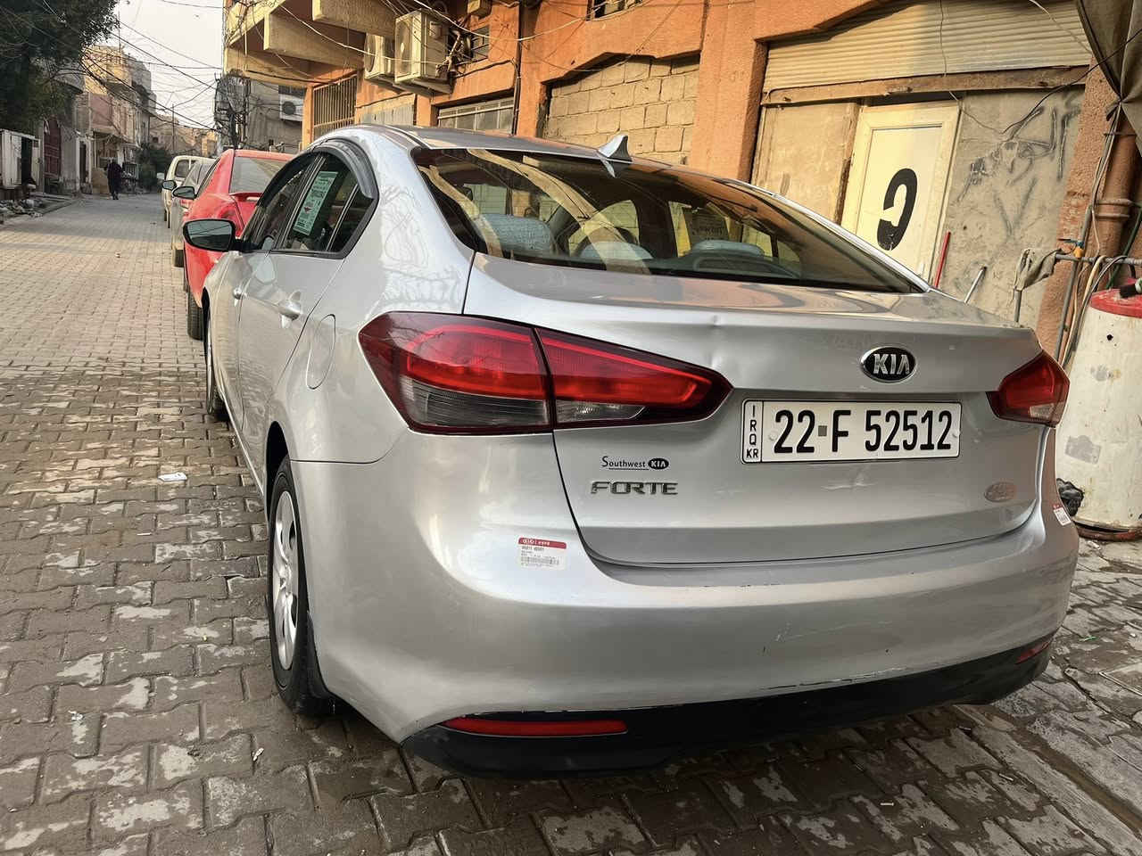 كيا فورتي موديل 2018 سياره خير من الله مكينه 2000 كير جيد  صدر كامل تايرات جدد بيه بنيد  مال امريكه صبغ وباب سايق وجاملغ الصلي ماله مرجعي بارد سياره جاهزه من كلشي مكاني ديالى بعقوبه الستفسار ***********.  سعر السياره مناسب 107 $ رقم السياره اربيل سنويه الى 2029
