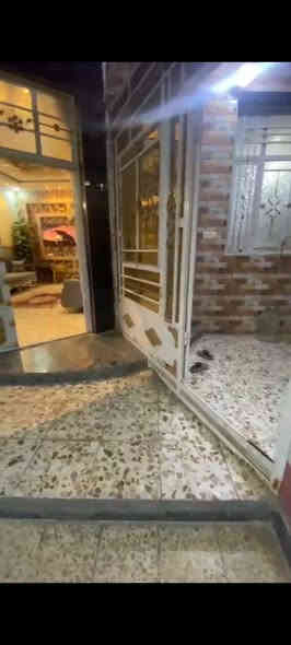 السلام عليكم دار للبيع مساحه 144 متر قاطين طابوك والقاط الاخير سندويج الاتصال على الرقم التالي *********** العنوان مدينة الصدر داخل قطاع 55 خلف مخازن التجاره بغداد
