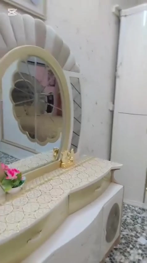 السلام عليكم
السلام عليكم غرفه نوم تركي 
نضيفه حسب الصول
السعر 500,000 وبيها مجال

للستفسار
***********
