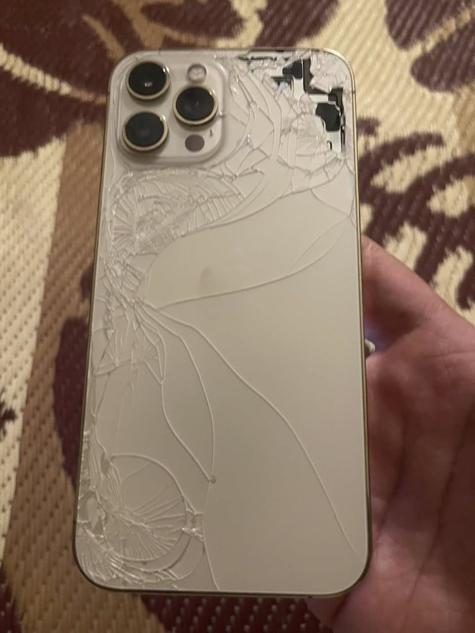 ‏سلام عليكم iPhone 12 Pro Max واحد ذاكرة 512 بدل بأربع قطع مثل ما موضح بالصور الثاني ماستر فقط ظهري مكسور بطاريتها خدمة شراي يتصل ***********￼
