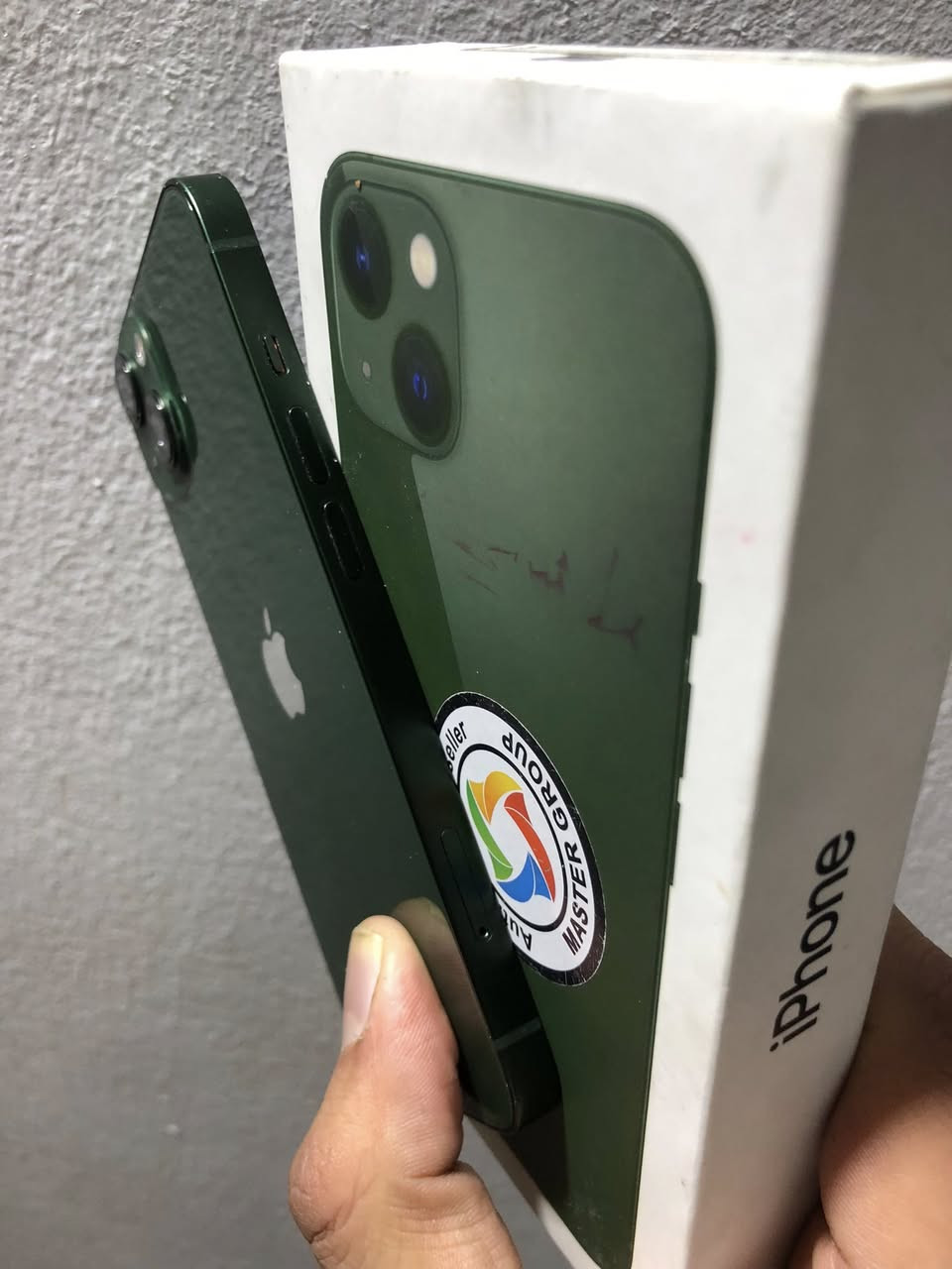 يفون 13 ماستر غراضه كامله مكفول كفاله عامه تجي تاخذه من البيت ضمان شهر مو يوم واحد لون المرغوب زيتوني توصيل موجود لكل العراق تفحص وصعده حاسبه يله سلم فلوس وتستلمه ذاكره 128 بطاريه 86 السعر 450 وبي مجال عنواني بغداد بلديات الاستفسار واتساب ***********
