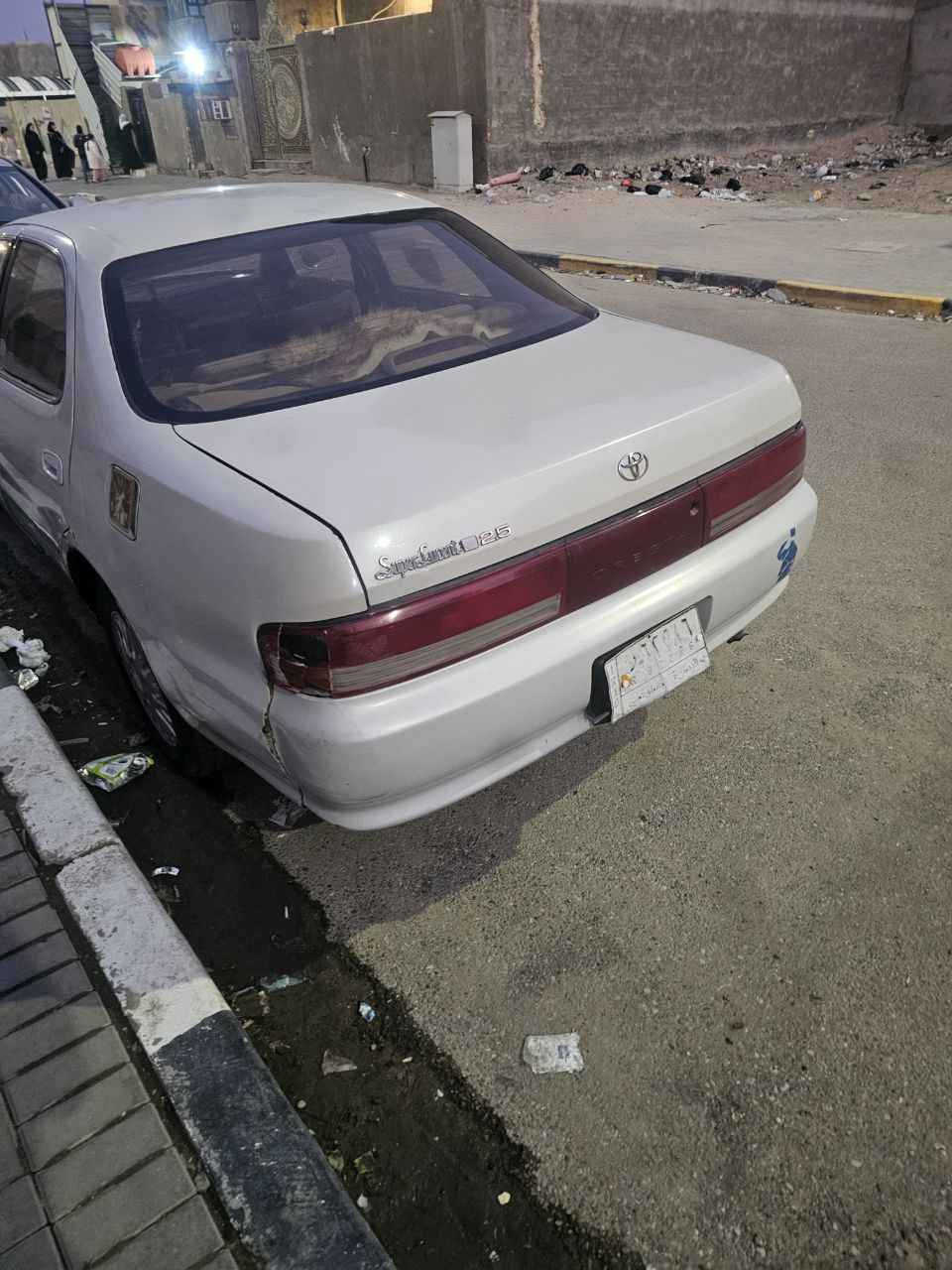 السلام عليكم 
كرسته للبيع مديل 2000 السياره بيه كازكيت 
مصبوغه جماليه بدون حادث و مسستمه 
(مكلف بل نشر) 
رقم راعيه ***********
العنوان البصره Singapore
