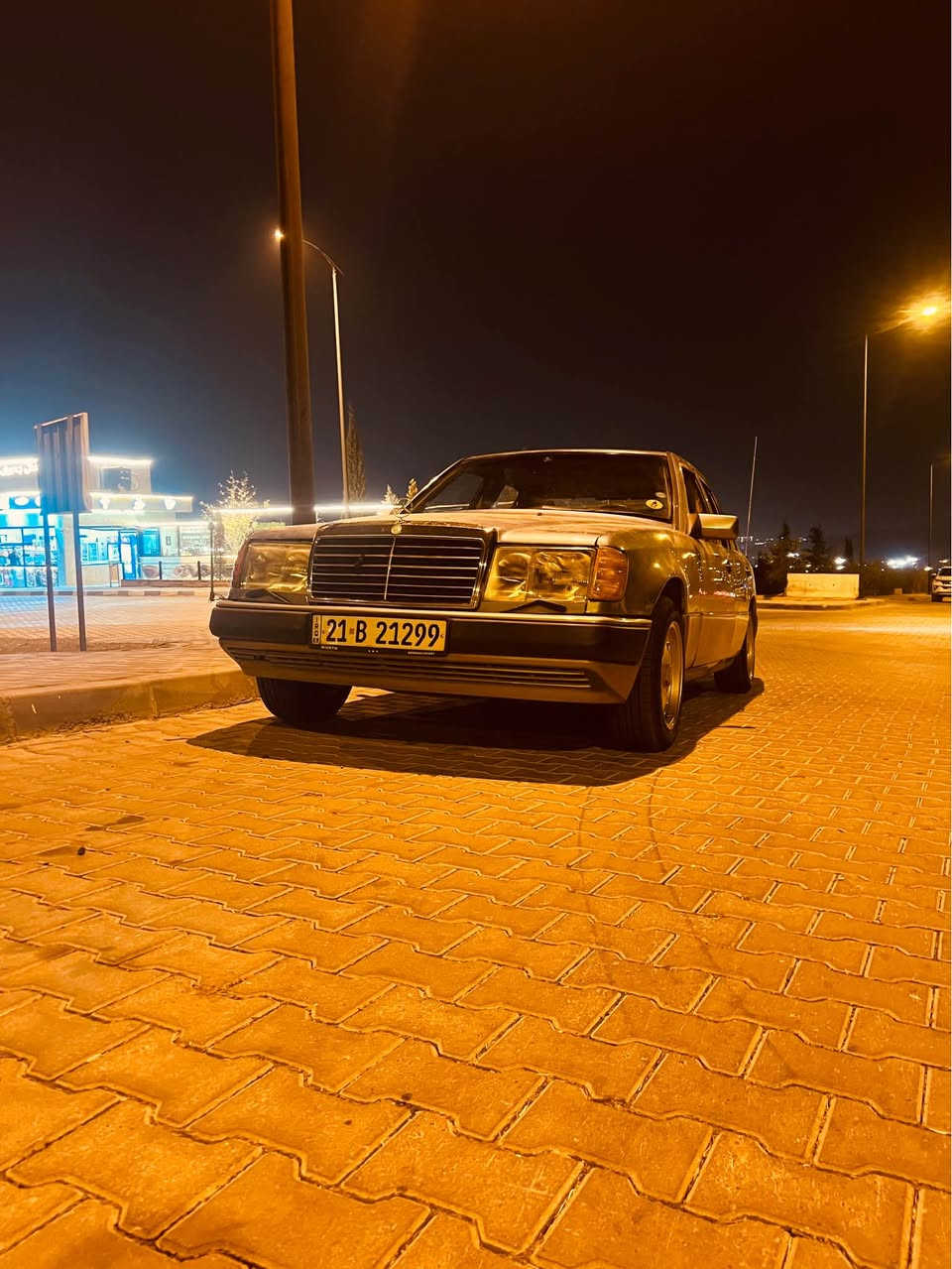 مارسدس e300 موديل ١٩٨٥ مكينه بتة ٢.٥ زوربة هلمتة سة ياركة مالي خومة ناوي زورجوانة سنوي تا ٢٧ تازية بة ناوي
خوموية جوار تايي تازشي لسرة
ت:/سة ياركة كَيري كيشي تياية
نرخ / ٥٤ مة عاملة
*********** واتس ئاپ Singapore
