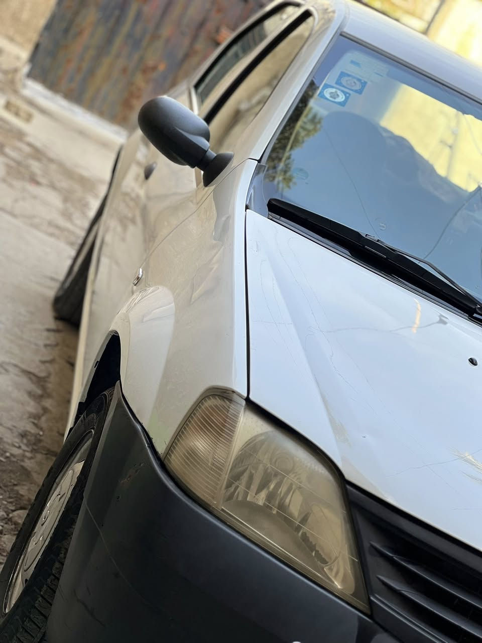 السلام عليكم
رينو لوكان 2009
سيارة نظيفة وبدون ضربة  بيها رصعات بسيطة 
ترايك وين متريد 
السعر 60 ورقة وبيها مجال بسيط جداً 
***********
