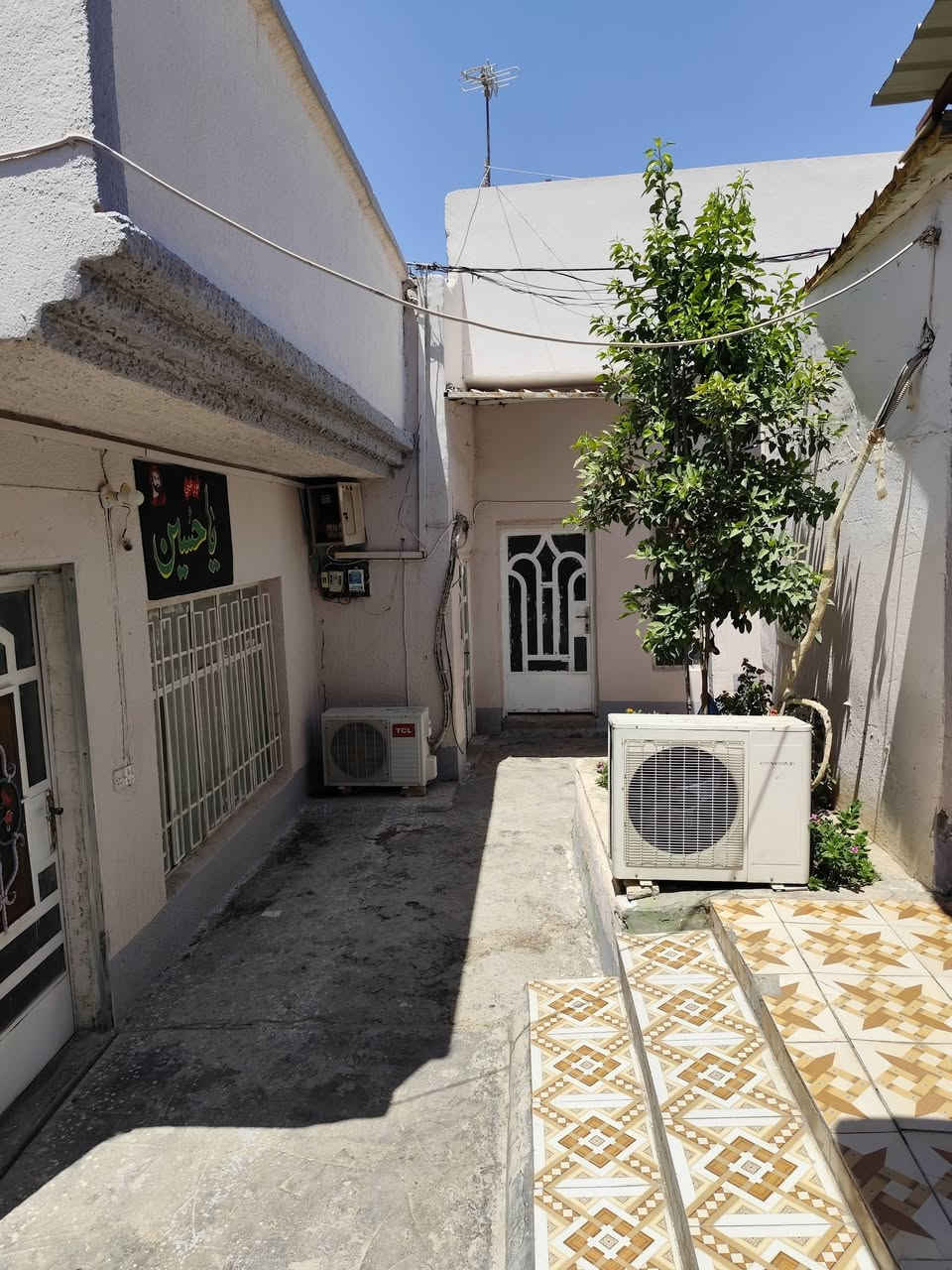 بيت للبيع مساحه 250 متر  سند25 تحويل مباشر
الموقع طهمازيه عامود 101 يبعد عن شارع العام 200 متر
جميع الخدمات متوفره

مجاري + تبليط + كهرباء + ماء + مستوصف + مدرسه

مواصفات البيت

 3غرف نوم 

استقبال

هول مساحه 10 متر

مطبخ كبير جدأ

مخزن 

حديقه عدد 2 صغار
صحيات عدد 2
حمام عدد2

طارمه كبيره 

ممر كبير 

يحتوي البيت على محل باب رزق

♦السعر مناسب جدأ♦

للستفسار اكثر

***********

***********
