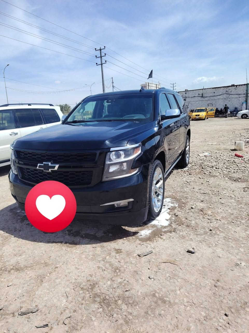 تاهو 2017 LTZ فول للاخير ادوات بيها ٣ قطع صبغ وفتح عربانة خلفية السعر 140 مكان السيارة ديوانية ***********
