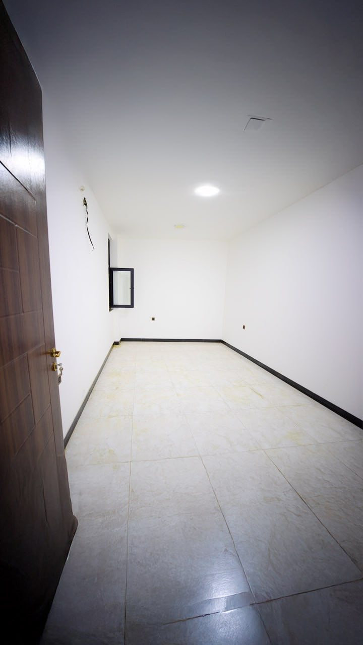 السلام عليكم 
تتوفر شقة للبيع او الايجار 
العنوان الكرادة داخل مقابل لحوم الهناء
للاستفسار التواصل على الرقم ***********
