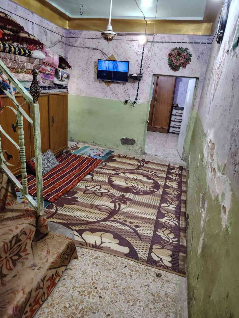 دار للإيجار المساحه 100 يم شارع الكهوه في حي ميسان يحتوي على غرفه وصاله ومطبخ واستقبال وصحيات داخليه وخارجيه السعر 275 الف شهرين مقدما للاستفسار الاتصال على الرقم ***********
