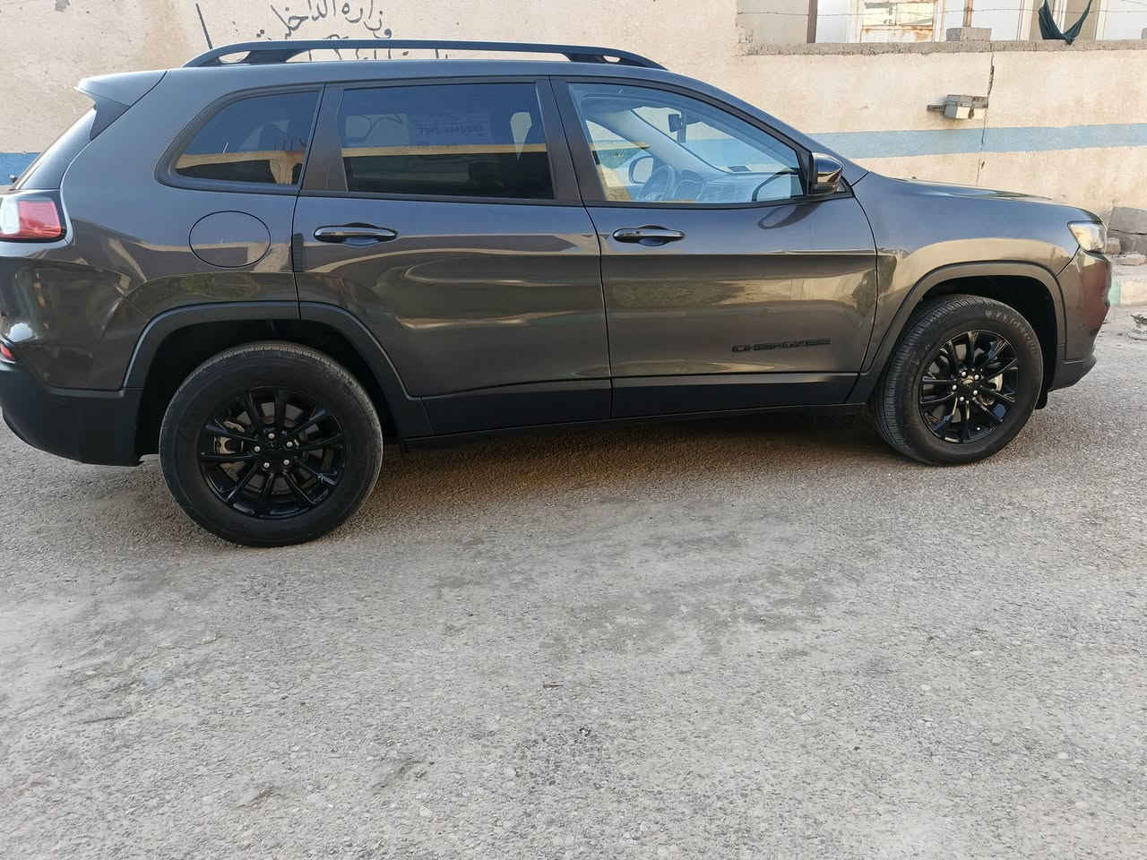 جيب شيروكي موديل ٢٣للبيع فول ***********
