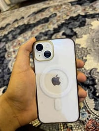 آيفون 15 عادي جديد صار شهر من طك الكرتونه بطارية ٩٩ ذاكرة ١٢٨ اخو الجد...