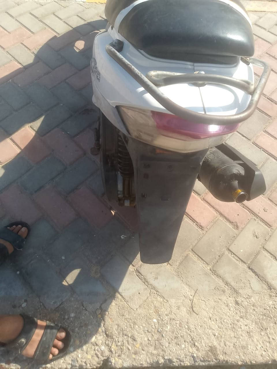 السلام عليكم اخوان ماكس منغولي للبيع
مواصفات دراجه 
دراجه مكينه بلاد 
سلف بلاد 
عداد بانزين شغال 
بيه تزويد كزوز اف ام اصلي 
بريكات امامي و خلفي نضاف 
كهبرايات شغاله 
ما تصرف عليها ربع دينار 
السعر 700 وبيه مجال قليل 
تجي تطلع تراي وتفحص 
وشوف النضافه بعينك 
عنوان سماوه حي شرطه 
***********
