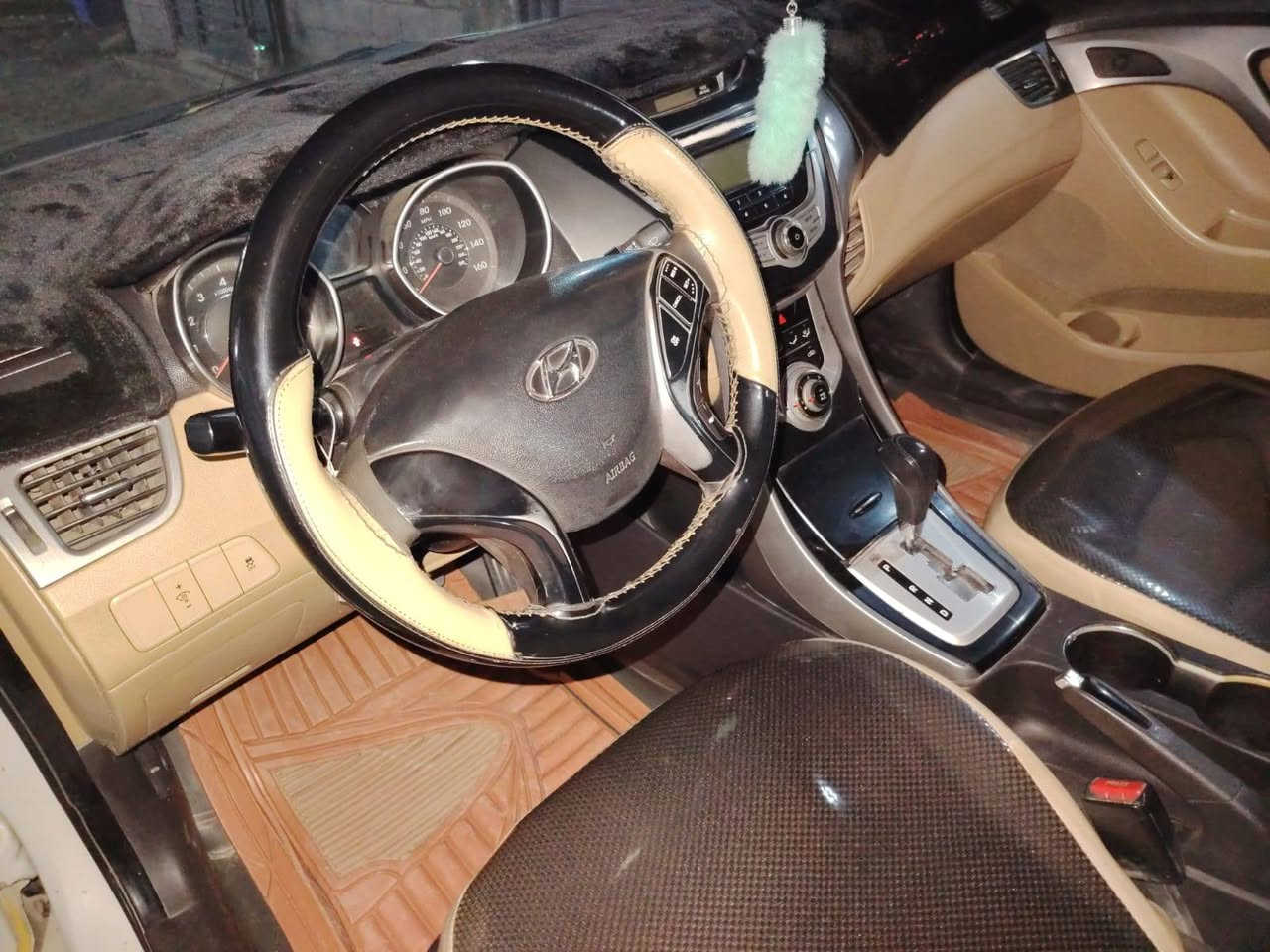 السلام عليكم النترا 2011 أمريكي حادثه جاملغ وبنيد وبدون دواخل السيارة جاهزة مصفره هيئه تحويل مباشر گير مكينه خير من الله السعر 95 للاستفسار ***********
