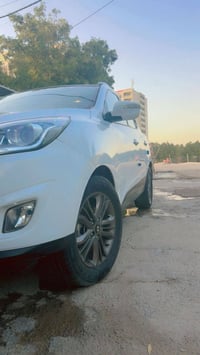 توسان مديل 2015 خليجيه بيه بس بارد مكينه 2000 07782594826