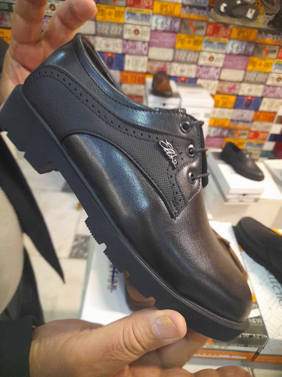 سلام عليكم متوفر احذيه درجه اولى
اقل قطعه خذتهه ب ١١ الف بس صار خلاف اني وبو محل ع الايجار  وريد ابيعهن مستعجل ع بيعتهن عندي تقريبا 80قطعه 
احسب القطعه ع 9الف  ابيعهن شلعه وحده تجي بعينك تفحص  اذا مو نفس القطعه لا تنطي فلس واذا  انته من غير محافضه  تتفق وي شركه توصيل وافتحلك فيدوو تصال  عليهن لان عندي صار ضرف ومستعجل ع  فلوس  رقمي هذه لتواصل 
0788 403 7383 0
