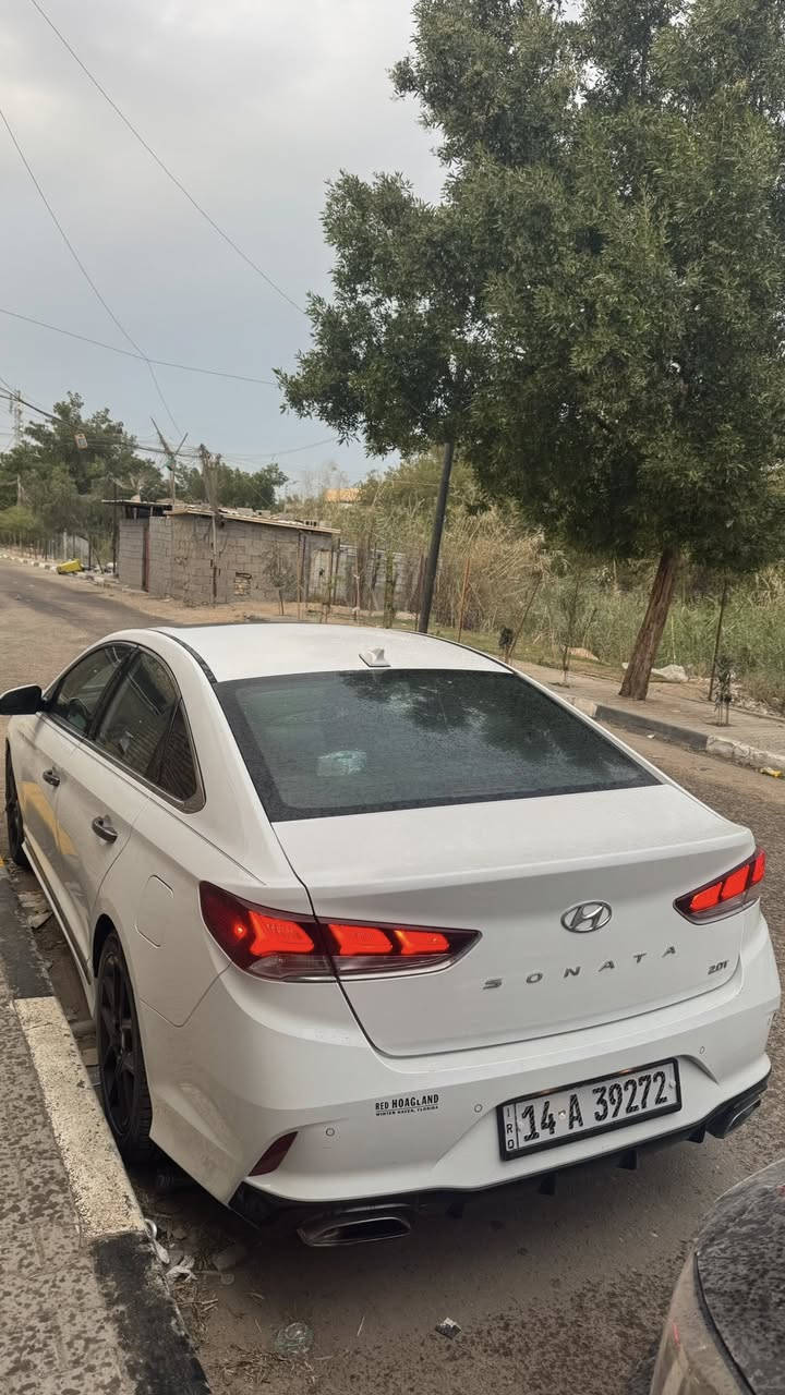 سوناتا 2018 فول للاخير خنك
وارد امريكي 
ماشية 43 الف فقط
سونار ورقم الشاصي مرفق بلمنشور 
حادثها بارد خشم البنيد فقط حتى الدعاميات بدون صبغ 
رقم بصرة الانكليزي بأسمي تحويل مباشر سنوية جديدة 2030 وهزة جديدة قبل شهر

السياره عليها سيرفس كامل ادامة كاملة قبل اسبوع شادلها غراض كله اصلي من فيت بم ونوزلات وبلكات وجويتر وشوتة وماب سنسر وآير فلو كلشي وكالة تنگر سويج وتطلع وين ماتريد ترايك لزاخو 
محرك GDI 2.0 توربو يولد 245 حصان تنسى شي اسمة دوانز ع بانزين العادي✈️
السونار مرفق بلمنشور

المواصفات : 
فتحة سقف 
خزن كشنات ميموري 
كشنات جلد تدفئة تبريد لون اسود مطرز خيط ازرق ومختم TURBOرياضي بلاد
تدفئة ستيرن + ستيرن رياضي حرف D
تبريد قطعتين
رادارات امامي وجانبي 
تحذير مري عند الاقتراب + مري قلاب
سايد بريك كهربائي دگمة
اوتو هولد
اربع وضعيات قيادة 
بردات خلفية بلاد 
سماعات انڤنتي 12 سماعة
ترحيب كشنات عند التشغيل الكشن يتقدم ويأخذو ضعية الخزن وعند الاطفاء يرجع 
ترحيب لايتات عند التشغيل 
دخول ذكي ترحيب دخول الابواب
بصمة ابواب + بصمة تشغيل

وبعد هواي مواصفات ماذكرتهن السيارة كامل مواصفات اعلى شي بلسوناتا الوارد امريكي ولاتقارنها بلراكضات والحادث قوي والعمية السوگ كلشي بي والجناي يعرف قيمتها وسيارة تعبان عليها ومداريها مال جناي بيها تگشير صبغ بلبنيد وبلقمارة بسبب محطات الغسل 
معروف بهذا الموديل واضح بلصور بلنسبة لخواتها كلش قليل 
السعر  152 وبيها مجال 
عنواني بصرة قضاء شط العرب 
متواجد شريحة + واتساب فقط
  ***********
