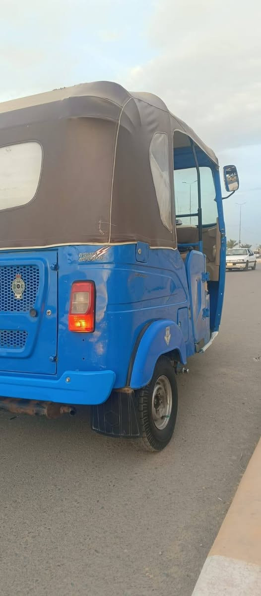 تكاتك للبيع وراق موديل ٢١تواصل عله الرقم ***********
