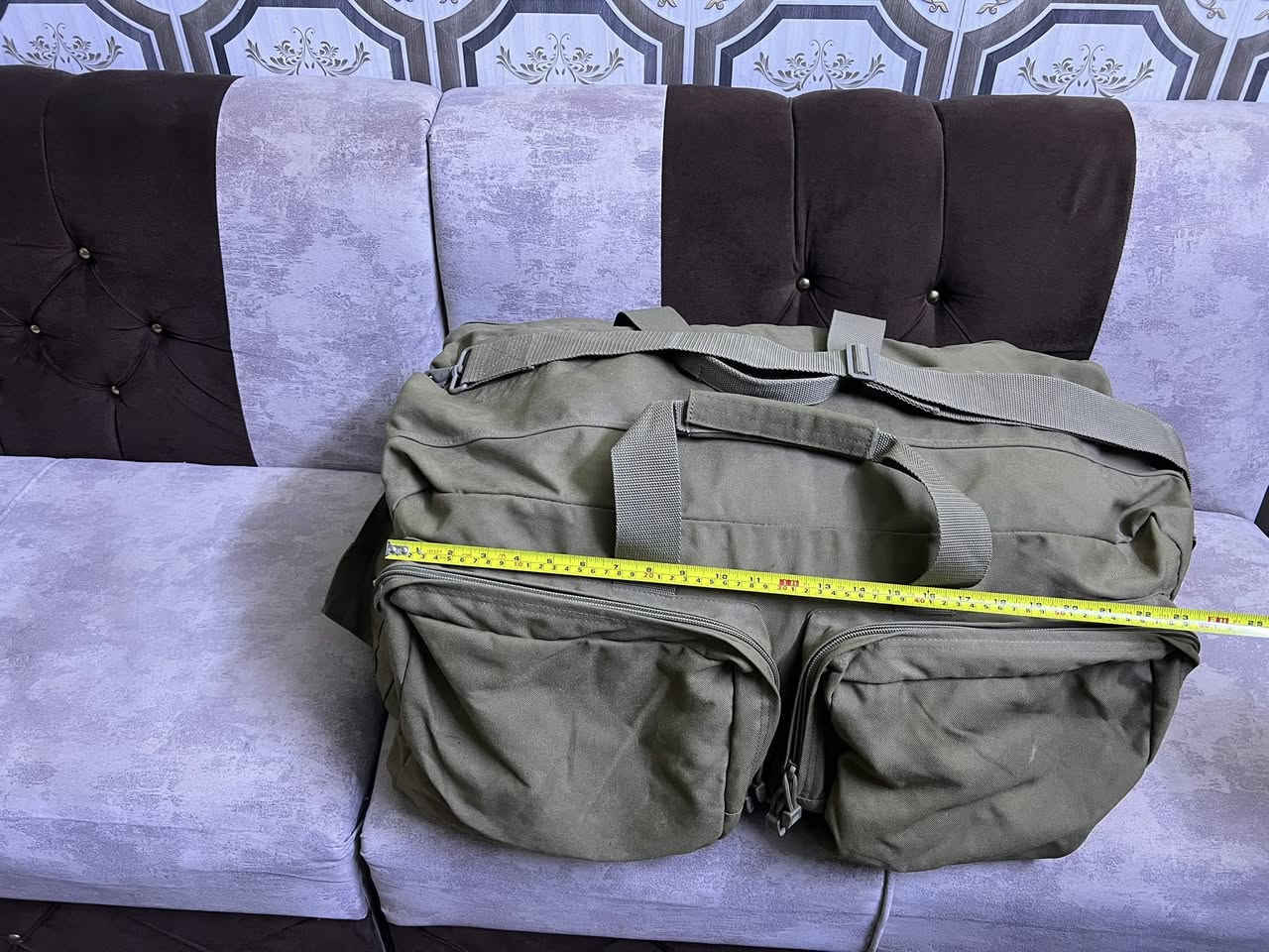 ياالله جنطه بهذا الشكلة حجم كبير مستخدمة بس كلش جديدة السعر ١٠٠ مكان ديوانية للاستفسار ***********
