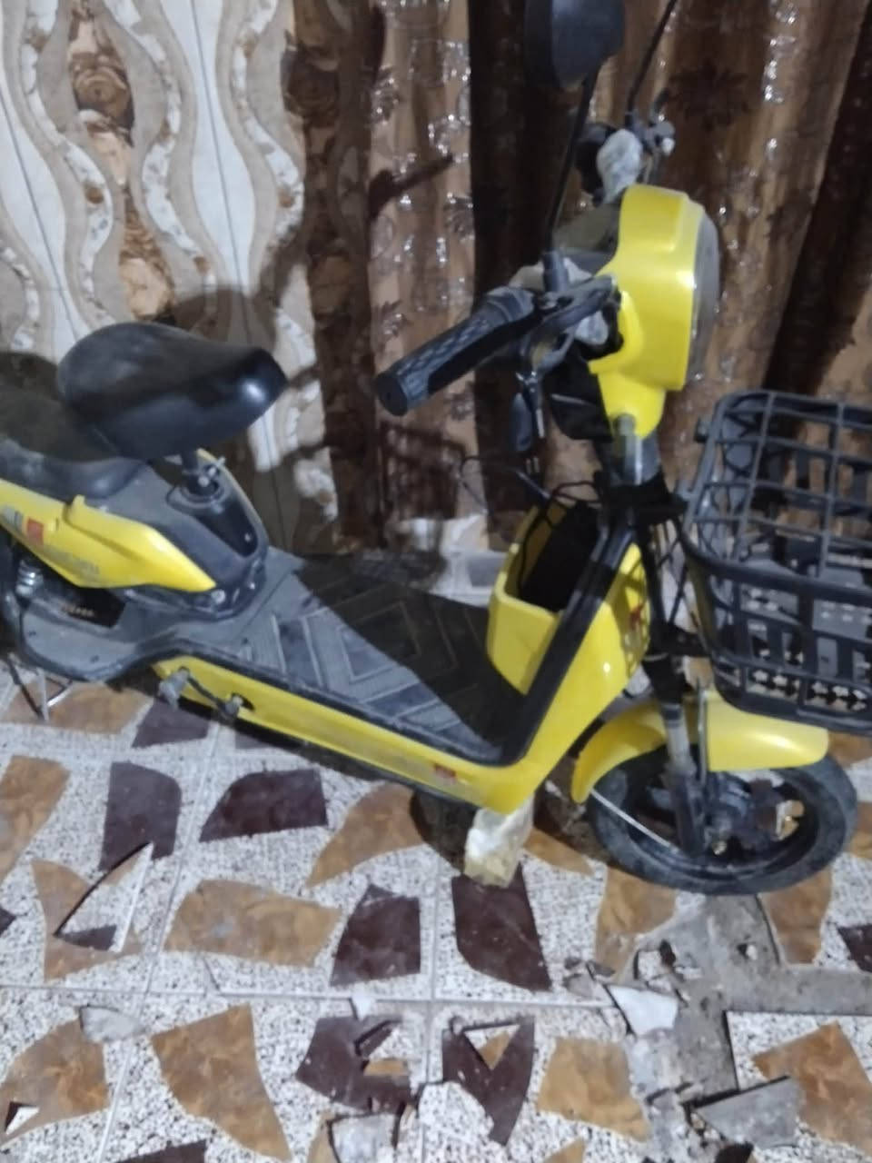 السلام عليكم بايسكل للبيع شحن
***********
