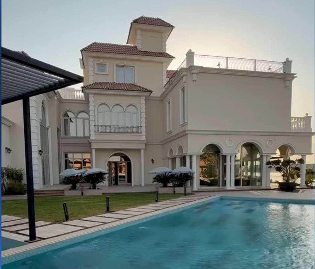 أستثمر أو أسكن مع عائلتك في أول منتجع سكني بأجواء سياحية بخدمات سياحية في قلب بغداد 
متواجدين في مركز  المبيعات داخل المشروع 

لزيارة المشروع 
أحجز موعد لزيارتك على الأرقام التالية: - 
***********
***********
