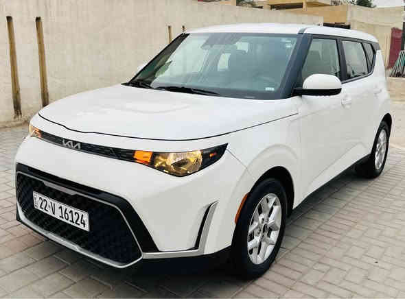 السلام عليكم ((للبيع فقط بدون مراوس))                
كيا سول ( موديل 2023 ) ( الشكل الجديد )
 ( بجم كبس ) ( بدون ايرباك ) ( لون ابيض )
رقم اربيل  ترقيم جديد هزه فحص كله جديد
بسم شركة معروفه وكاله او تحويل مضمون100‎%‎ 
هزة مال السيارة 100‎%‎ ( السيارة جديدة جدا )
ضرر السيارة جدا بصيط شخط بلبابين والجاملغ بجم كبس بدون اي دواخل بدون ايرباك
( ماشية 35 الف مشي امريكا فقط ) ترقيم جديد
( موصفات S )
رادار جانبي نقطه عمياء  
محرك 2000 دوش  
رادار امامي. تنبيه توقف ذاتي
تحديد مسار 
اطفاء ذاتي عند التوقف السيارة
ويل كب بلادي شركة
تيرات نكسن بلادية مال شركة
شكن USB خلفي
شاشة حجم كبير + خزن ميموري 
نضام car play لعرض الهاتف والخرائط
فول تحكم ستيرن كروس سرعة
3 وضعيات قيادة
شاشة جبيرة
صندوك بصمة 
دسكات خلفي امامي 
ارضيات الشركة + كتلوكات الشركة
سبير وعدة الشركة
السيارة على وضعية الشركة
سيرفس كامل دهن+ فلاتر السيارة كاملة مكملة
لسيارة جاهزة بدون اي نقص واي مصرف مابيها  
مكاني بغداد / شارع فلسطين
اي ستفسار هذه رقمي/ *********** وتساب بغداد
