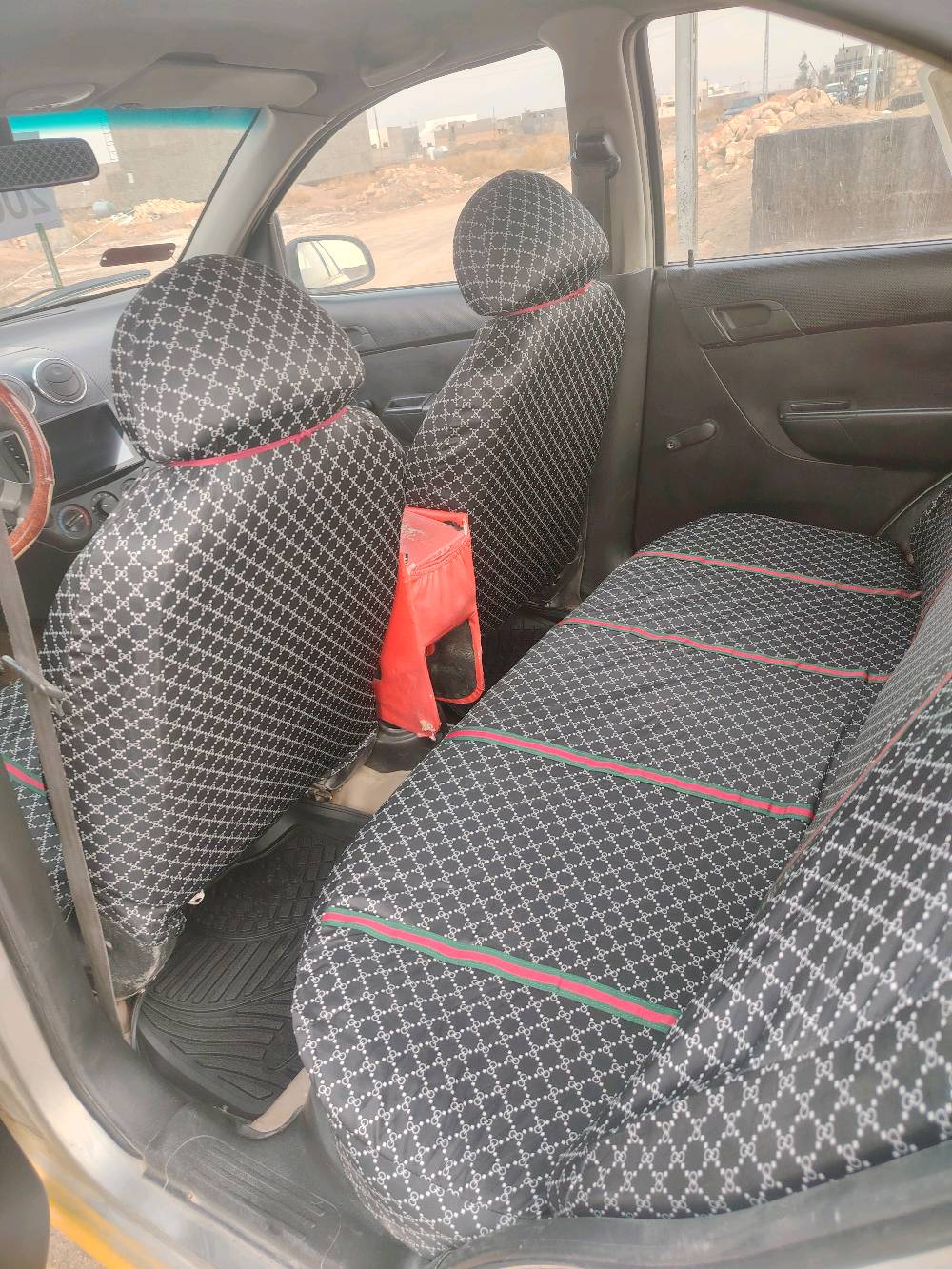 السلام عليكم
افيو 2009 خليجي محرك 1600 مسكر كير عادي سياره سنويه جديده رقم جديد مصفره هيئه مصبوغه عام السيارة 
تخم تاير وويل كب جدد شادهن صدر جديد سياره مالت جناي 
السعر 43 وبيها مجال السيارة عليها غرامه 100 الف تنزل من سعرها 
للاستفسار ***********
