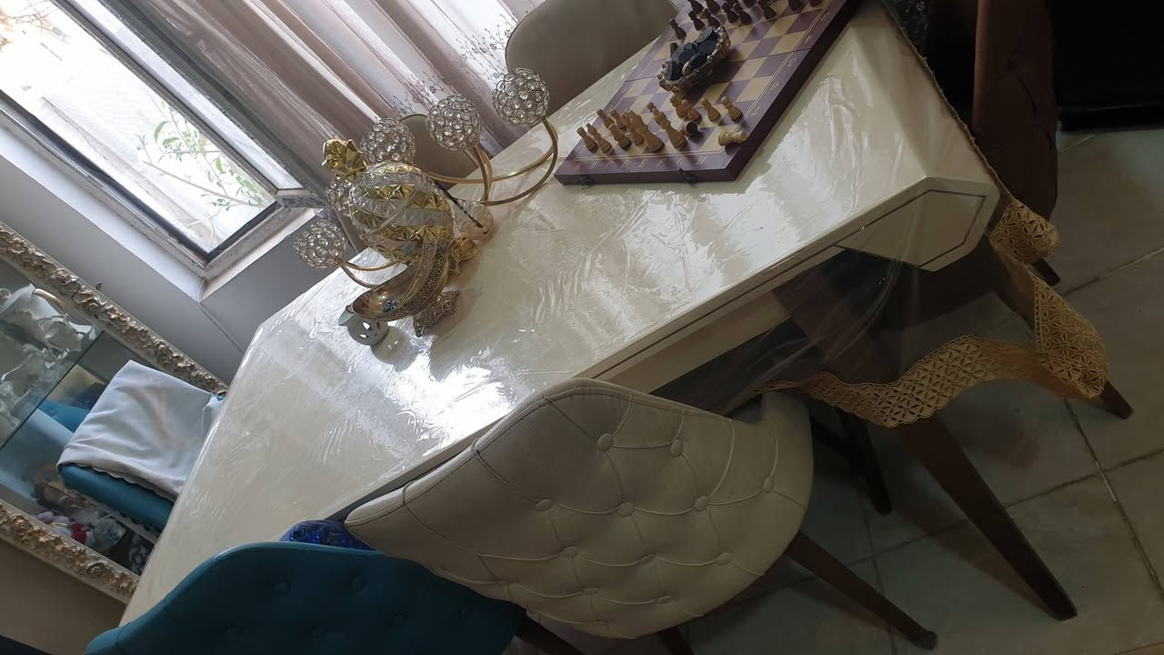 السلام عليكم غراض غرفة ضيوف للبيع 
التخم ٧٥٠ الف . ميز 6 كراسي كلش نظيف ٢٠٠الف ميز وسطي وطبلات ٤ 125  الف .فاترينة ٦٥ الف . حوض السمك ١٢٥ الف واذا كلهم ياخذهم بيهم مجال الي ير يدهم يدخل خاص


**إذا كنت صاحب هذا الإعلان وتريد حذفه لأي سبب، رجاءا أرسل رسالة إلى الدعم الفني**