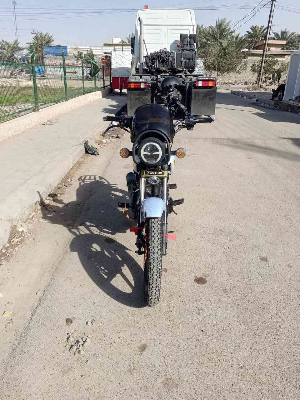 سلام عليكم دراجة لبيع دراجة خمسة كير 200سيسس مديل 2025 ماشية شي قليل سعر 700 بيهة مجال ***********
