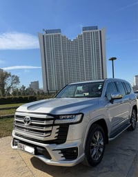 لاندكروزر VX • ٢٠٢٣ • عداد ٤٢٠٠٠