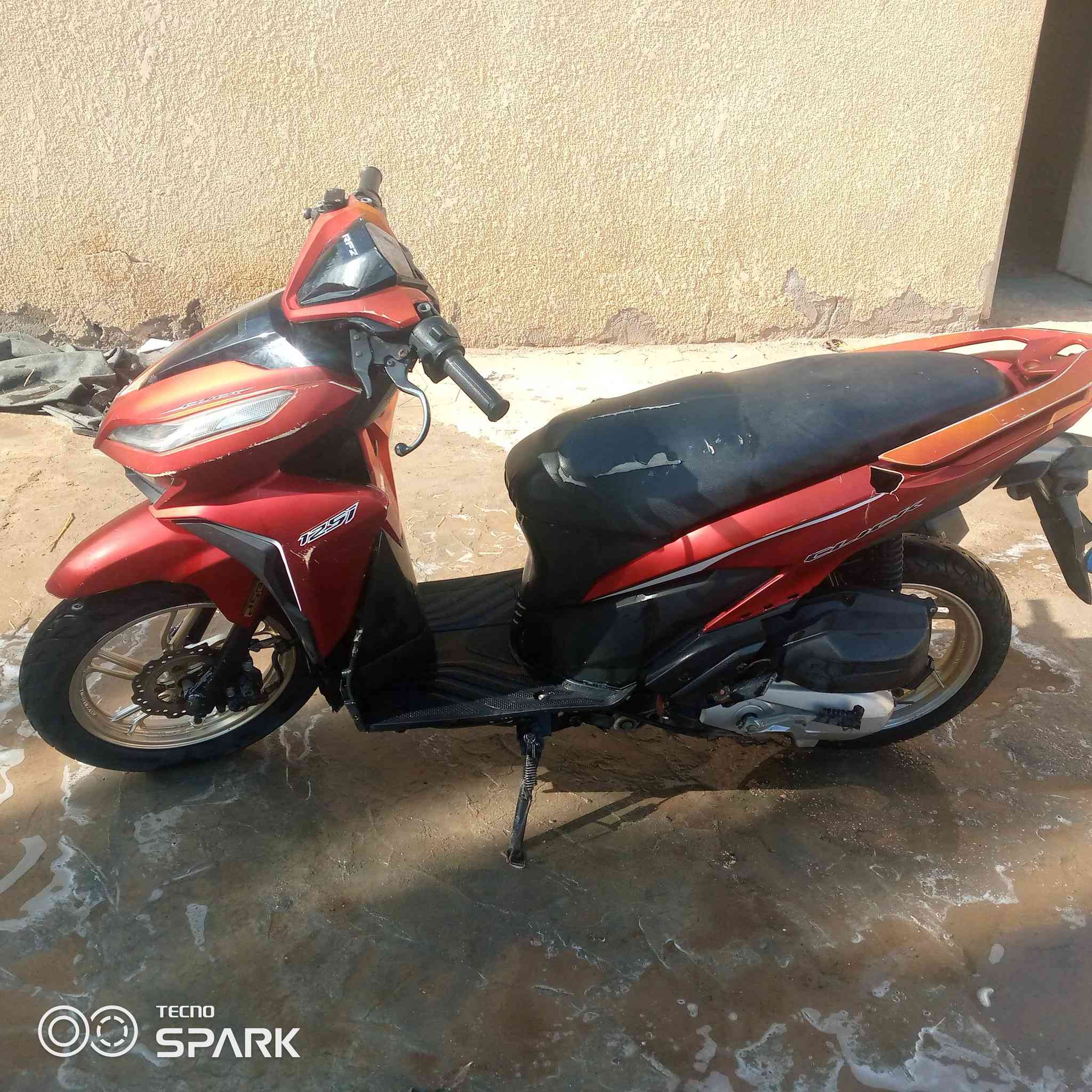 سلام عليكم  دراجه للبيع هونداي موديل 2021دراجه برغ ما مفتوح المكينه ناعمه السعر 650وبيه مجال  الرقم ***********
