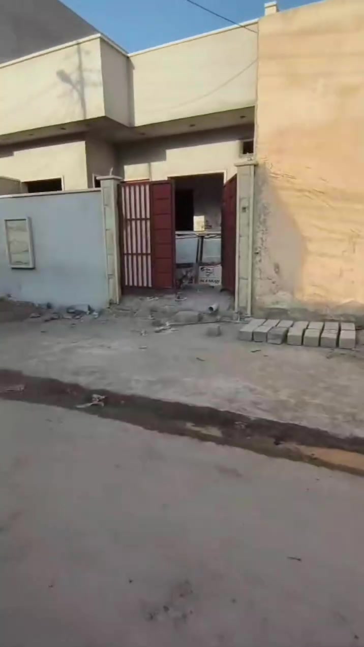 🏡 بيت زيرو للبيع في القوسيات 🏡
📍 الموقع:
حي القوسيات (مدخل سواق أبو علي) – قريب جداً من الشارع العام والسوق. الخدمات كاملة (ماء، كهرباء، تبليط).
📐 المساحة والتفاصيل:
المساحة: 100 متر (الواجهة 7.60م × العمق 13.50م).
الداخل: 2 غرف نوم + استقبال + هول + مطبخ + 2 حمام.
الصبغ: على ذوق المشتري.
السند: زراعي نموذج 25 (يحتوي وصل بلدية).
💰 السعر:
56 مليون دينار (بيه مجال بسيط).
📞 للاستفسار والتواصل:
📱 ***********
📱 ***********
