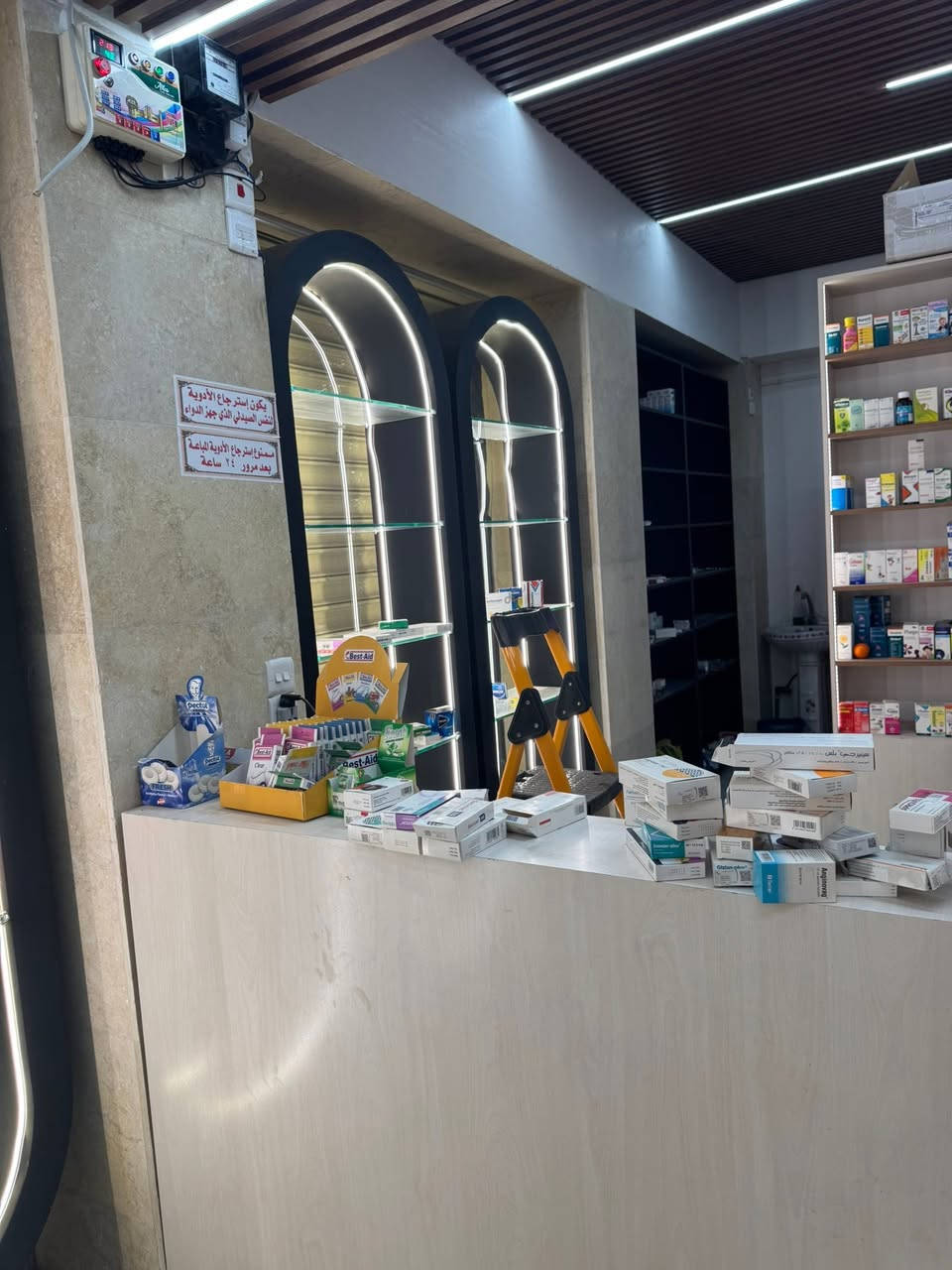اثاث صيدلية للبيع 
للتواصل 
*********** اتصال 
***********  واتساب

