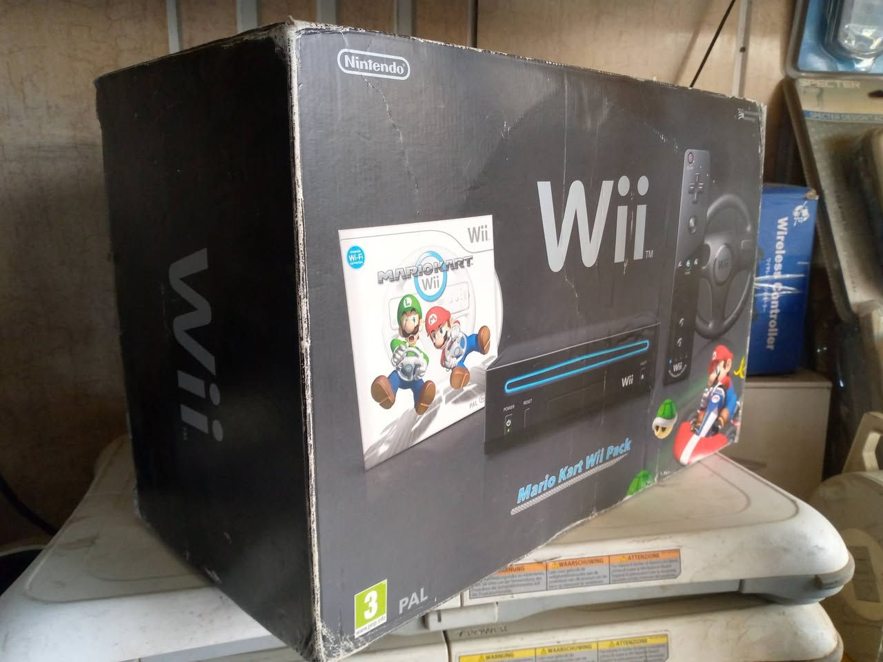 Nintendo Wii . 
ننتيندو وي نسخة ماريو كارت وي باك .
الجهاز لوك مطابق + ٧ العاب اصلية  .
معدل رام ١٢٨ كيكا + مكتبة العاب  .
بلي ستيشن ١ .
بلي ستيشن ٢ نسخة الكيم كيوب + ٦ اجزاء ريزدينت ايفل .
بلي ستيشن ٣ نسخة ننتيندو وي  + ٥ اجزاء ريزدينت ايفل .
سيكا ٥ اجهزة ميكا درايف+جينيسس+سيكا ٣٢+سيكا ماستر سيستم+سيكا سي دي .
مايكرو+سوبر ننتيندو+ام اس يو سوني.
بالإضافة الى الكثير من الأجهزة والالعاب المختلفة.
للتواصل .*********** .
