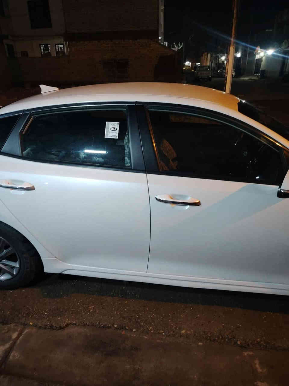 السلام عليكم اوبتما 20 امريكي ضرره موضح بالصوره وهنا صار بيه بارد بجاملغ الامامي جهة  سايق الاستفسار اتصل *********** بسمي تحويل ثاني يوم رايده 157 وبيه مجال
