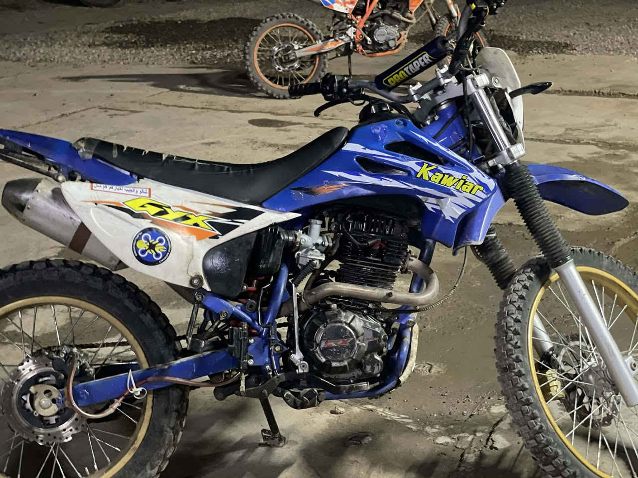 بعد السلام موطور قفاز للبيع
موديل 2023
محرك 300 سيسي شرطط وايرمنيه كامله 
السعررر 850 وبي مجال 
***********
