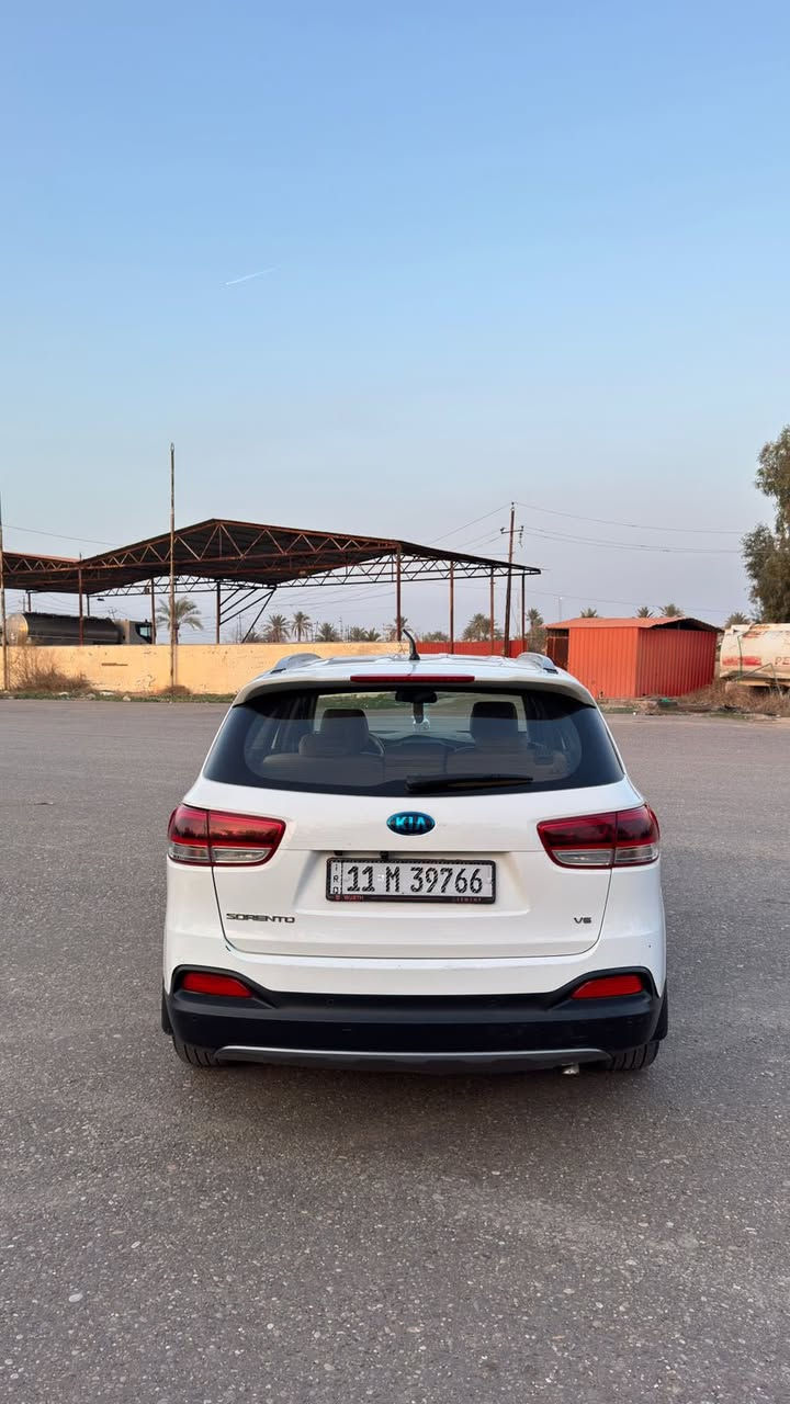 السلام عليكم سورنتو 2017
خليجي للبيع فول عدا البانوراما 

السياره صدر جديد تخم تاير جديد 

ويل حجم 19 + مبدل كير جديد 

ضرر السياره بنيد مصبوغ ونص چاملغ 

والسياره بأسمي تحويل ثاني يوم 

ماشيه 100 الف وقابل للزياده 

السعر ٢١٥ وبيها مجال. ***********
