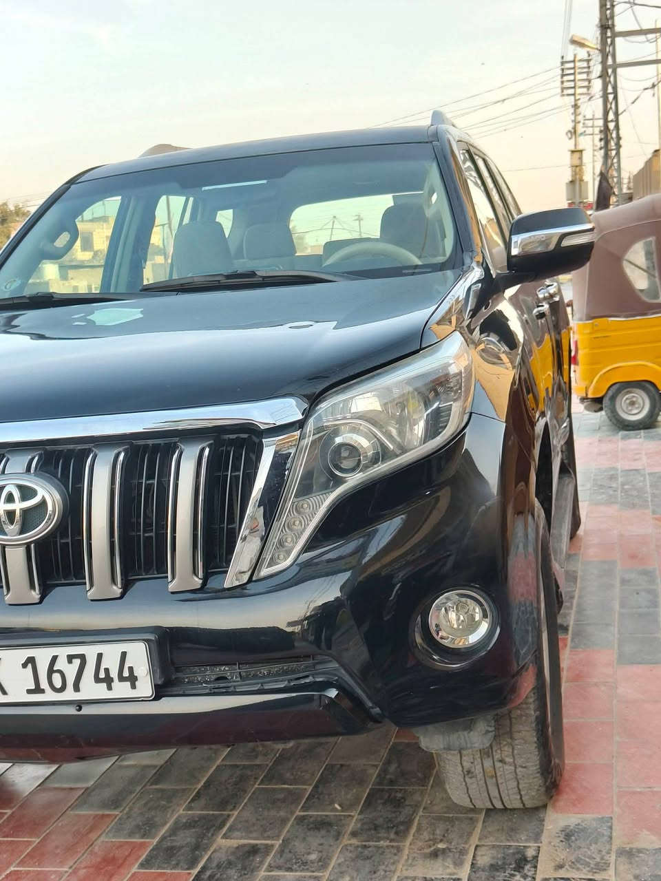 السلام عليكم
للبيع برادو 2010
محرك 4 سلندر 
بيها صبغ صفحه 
كفاله من الكلبه والكص
لغود شواصي كله بشرط
السياره جاهزه
السعر 180 وبيها مجال

‭٠٧٧١ ٧٠٦ ٥٩٣٢‬
