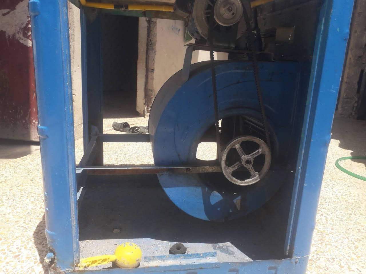 مبرده للبيع نضيفه وشغاله  السعر ٩٠ بيها مجال بصيط طكه وحده ثنين ونص ايرانيه بليت قوي الشراي يتصل ***********
أو خاص

