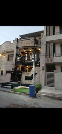 دار للبيع المساحه 70 متر واجهه 5 متر و٢٠ نزال 13 ونص في حي الجامعه خلف...