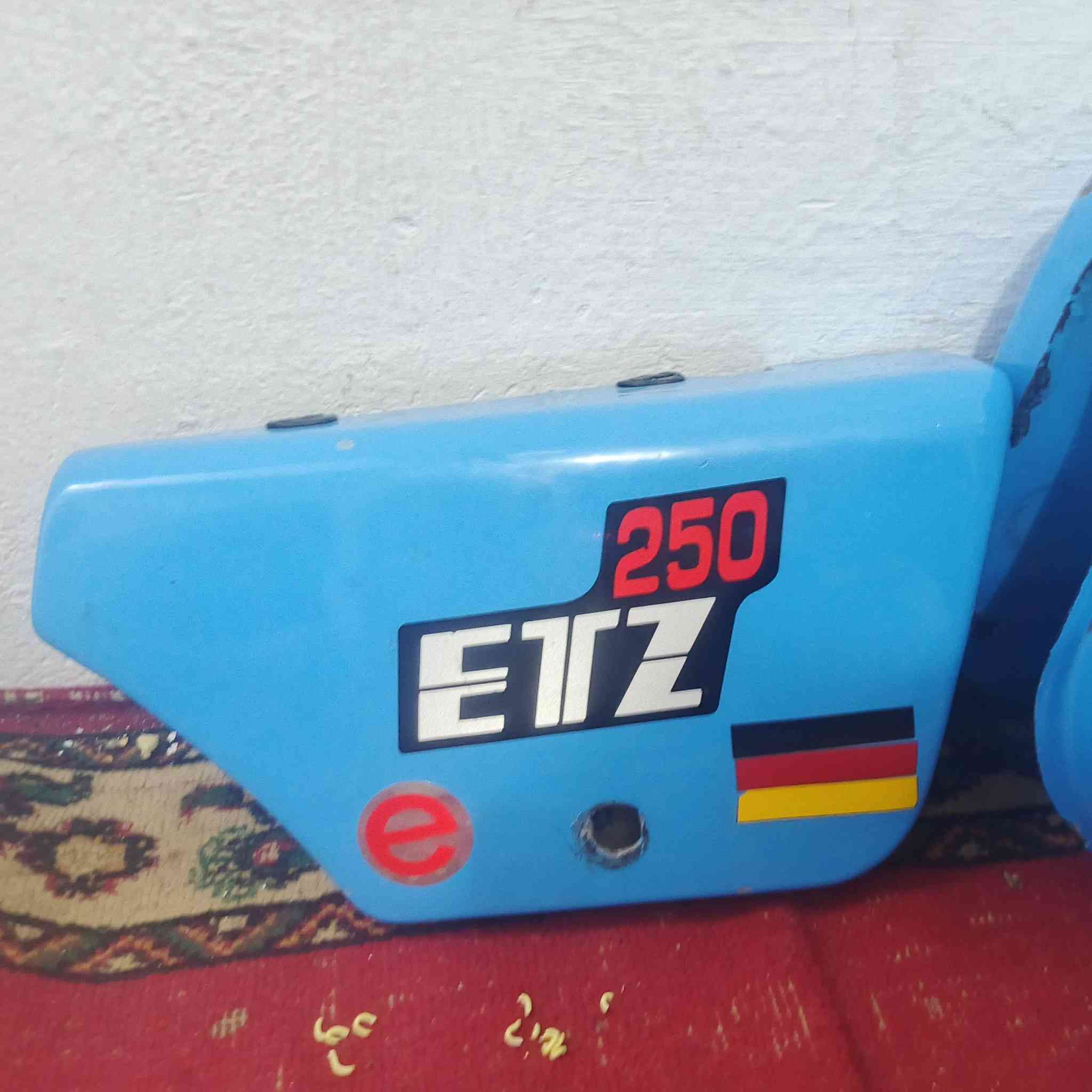 للبيع لون سمائي بسعر جدن رخيص 180الف بي مجال لا فطر ولا لحيم ولا معجون مكاني ديالى بلدروز ***********
