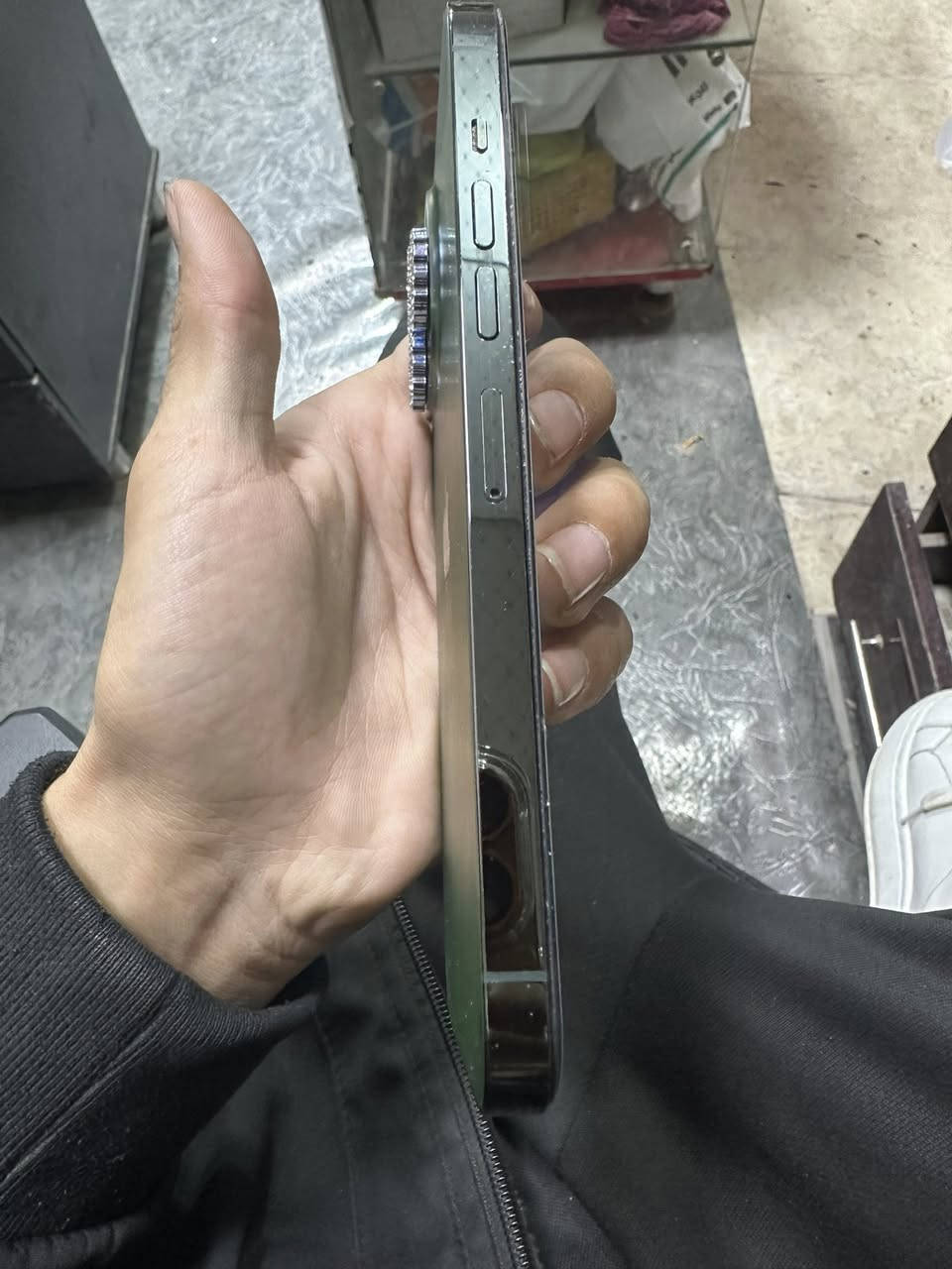 سلام عليكم 13promax 256ذاكرة لون زيروني شخط مابي جديد مبدل شاشة اصلية وبطارية اصلية شرط فول شاشة مسح وية الشاصي اصلية سعرة 550مكاني بغداد زعفرانية ***********واتساب رصيد موجود
