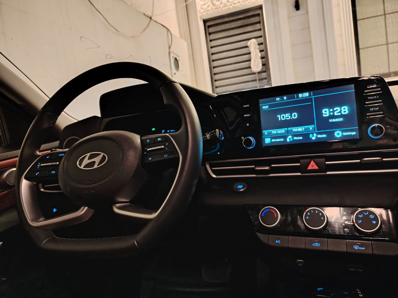 السيارة كلين موديل 2024  وبيها مجال للشراي الرقم للتواصل متواجد واتس اب   ***********
