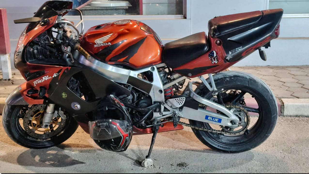 سلام عليكم  رمضان كريم  سيبي ار ار 919دراجه رمبه بعده جديده كهربايت كله شغلاه  نكره بكل وقت  مكفوله كفاله عامه من التاير لتاير  مكينه خير. من الله شرط300 دراجه نشطه وشلعه تاكل الكاعةاكل على الاول تبطنش وعلى ثاني والثالث   دراجه على ادمامه بين فتره وفتره ما تنهمل مال موضف من بيت لعمل  من العمل لبيت  لا دوس ولا لعب ولا ستعراصص
يعني بعده جديد  مكينه خرسه الله. وكيلك سبانه ما كايسته   

دهن جديد  الي تلوكله  اني خادمه.  مكاني النجف الاشرف شارع المطار قرب بانزين خانه ريبال 2 وقت توجد الدراجه بليل فقط اسف على الاطاله اخوان  سعره 20 
واتساب ***********
