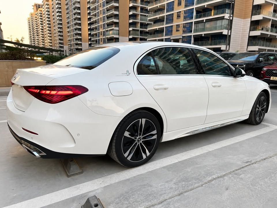 Mercedes Benz C 350 el 2024 
للبيع 
فول مواصفات 
زيرو وارد صين 
بانزين + شحن + هايبرد 
مرقم بغداد 
***********
