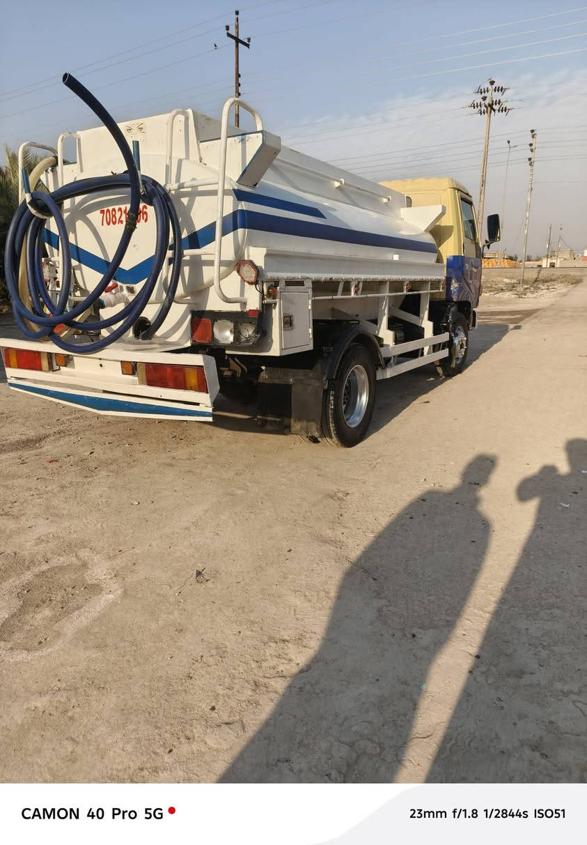 السلام عليكم هينو طيرة ستين للبيع  رقم بصرة بسمي سنوية لغاية 2028 مكينة وكير وشاصي مكفولات سيارة جاهزة للعمل سعة التانكي خمسة طن مكاني البصرة وللاستفسار الاتصال على الرقم ***********
