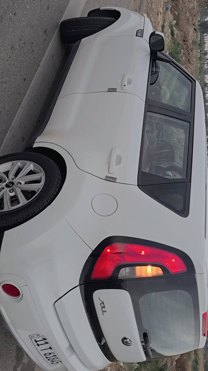 سلام عليكم صول ٢٠١٨ وارد أمريكي مكينه ٢٠٠٠ حادث جاملغ وباب جهت السايق والباقي مذكور بل سونار تخم تاير جديد صدر أمامي خلفي جديد تبريد تدفع فول مكينه جديده رقم بغداد باسمي مكان السياره بغداد محموديه السعر ١٠٧ وبيه مجال بسيط  رقم التليفون ***********
