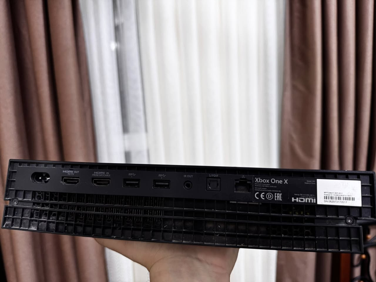 إكس بوكس ون اكس وان تيرا مع جميع ملحقاته جهاز نضيف ما مفتوح مثل ما موضح بل صوره سعره 220 مكاني بغداد السيديه تواصل ***********
