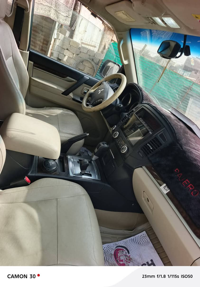 باجيرو حبتور  2014
كفاله عامه كير محرك اكسل 

ماشيه 190 الف 

مكان السياره بغداد.

 غير متواجد على الفيسبوك.

السعر 175 وبيها مجال؟

 للاستفسار الاتصال على الرقم التالي: ***********
