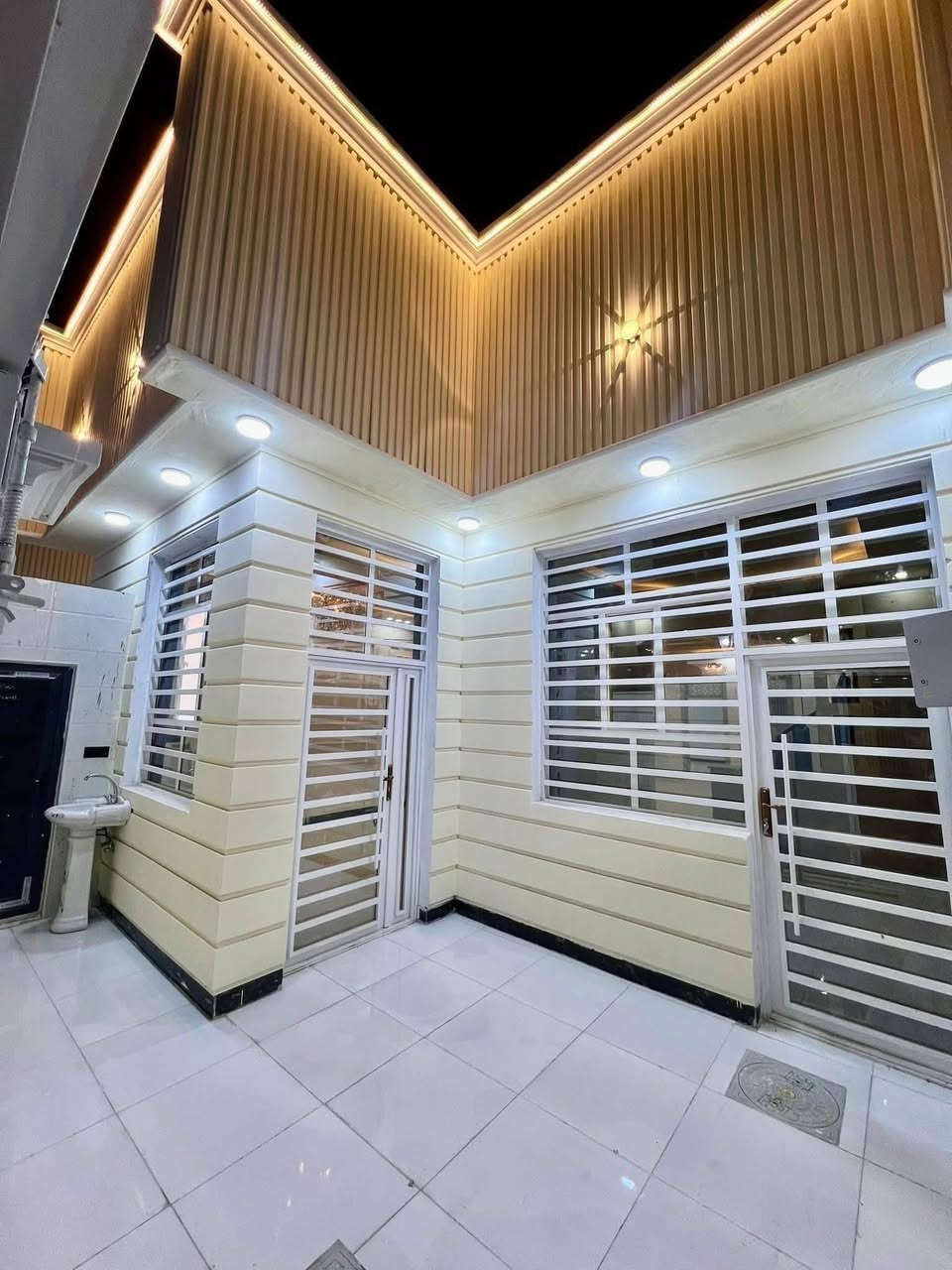 دار للبيع 150م🏕️ (مكتب الخليج للعقار عمود327)
*********** وتساب
*********** 
موقع /نجف 🏡شارع الحولي مال المطار عمود 327

البناء 🏡  سعر 60 مليون  ومعه لمجال 
غرفتين /صاله/مطبخ / ستقبال/ صحيات/
بناء مرتب/ اساس + سقف كونكريت + طابوك

ألخدمات 🏡 ماء/كهرباء/مدارس/سوك/تبليط/لحد الباب
