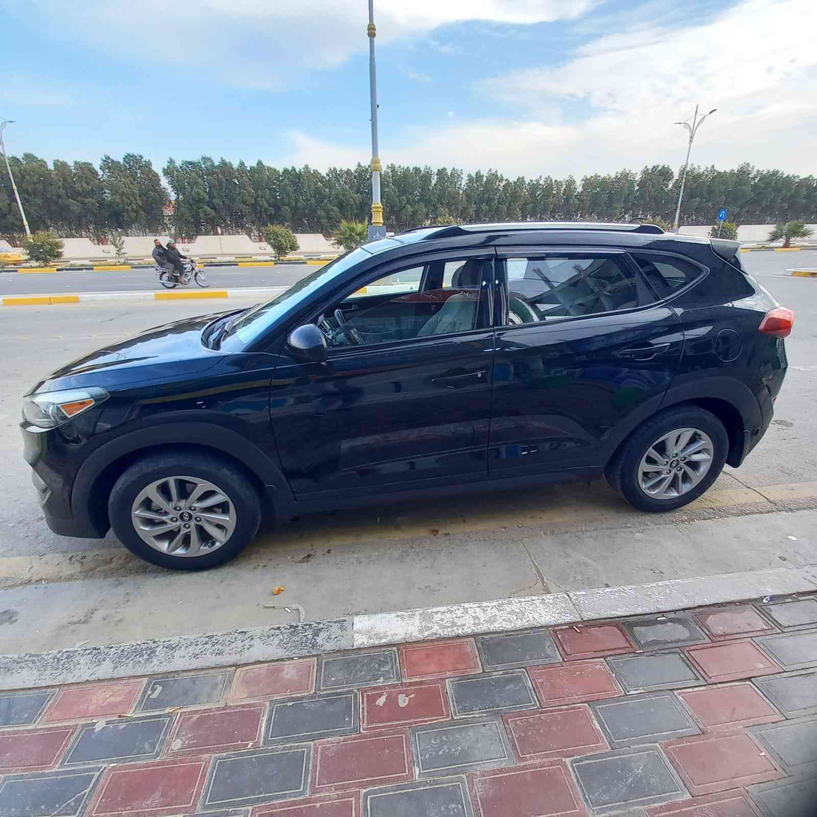 السلام عليكم
السلام عليكم
 توسان 2018 وارد أمريكي الموديل:
الوارد: أمريكي .المحرك: 2000 جي دي اي   4 سلندر
منظومة غاز مركبة بأمريكا (أصلي مو تحويل محلي)
رقم بغداد (إنكليزي) كامرة خلفية تحكم ستيرن
السيارة بحالة جيدة وجاهزة 
حادث غرق للدوس فقط بدون أي مشاكل
المحرك مفتوح ومبدلين كازكيت عن الدوانز 
ماشيه ١٠٠ الف 
السعر المطلوب: 154 ورقة (قابل للتفاوض )
رقم التواصل: ***********
