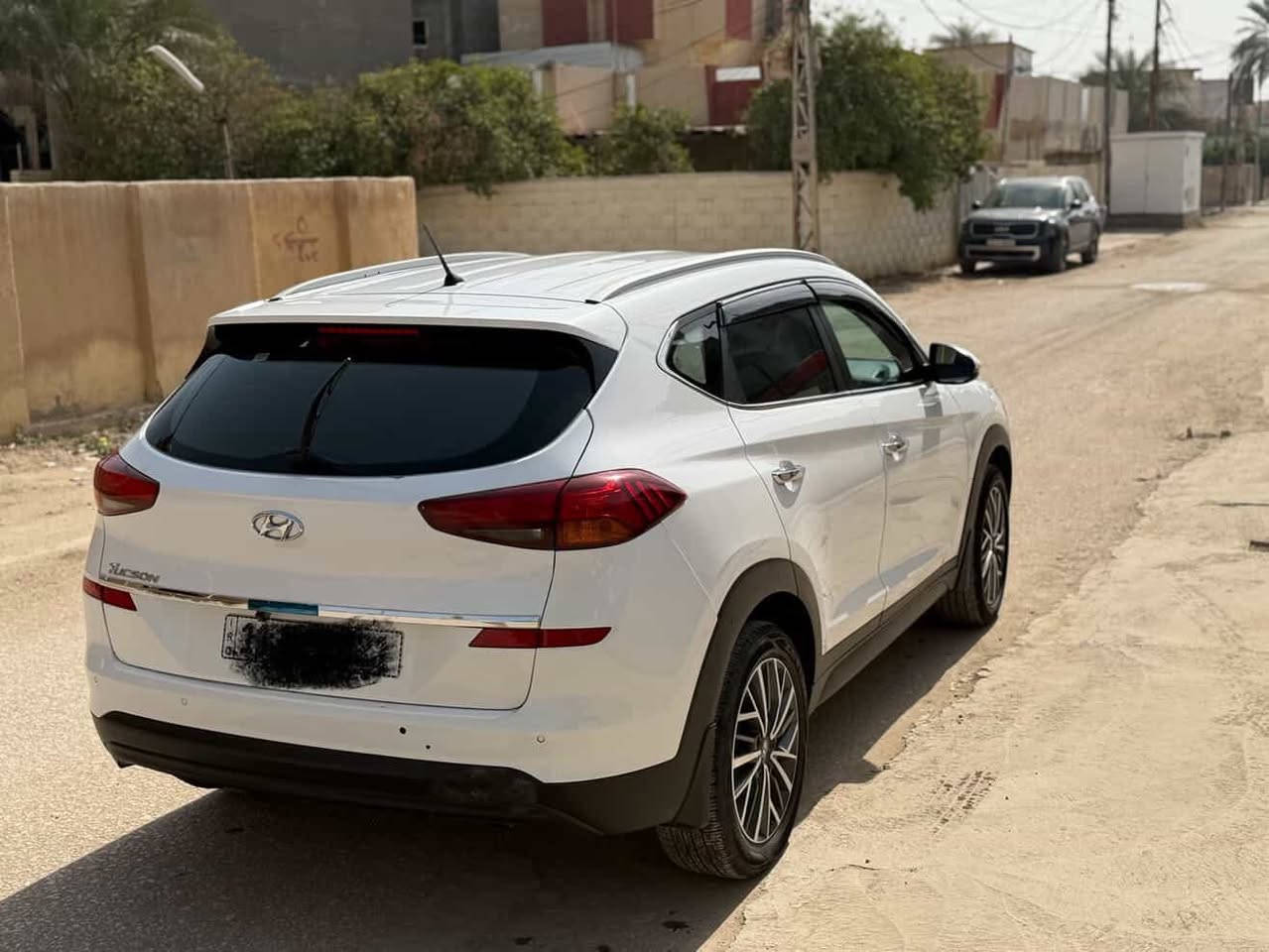 سلام عليكم توسان موديل 2020 خليجي شركه الكاصد خمس عدسات 
محرك 2000 دوش مكفول لا مفتوح ولا شي 
سياره ماشيه 87 
كشنات جلد كرسي كهربائي 2
رقم بغداد نكليزي 
سياره جاهزه من كلشي 
سياره مكفوله عده الدعاميه الخلفيه صبغ 
***********
السعر 210 وبيه مجال
